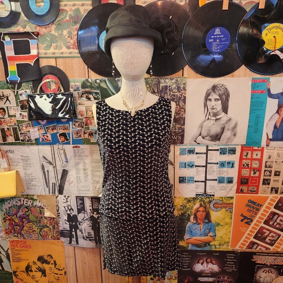 👑Vintage 1950s Pearl Accented Goldtone Necklace📿 - Picture 4 of 7